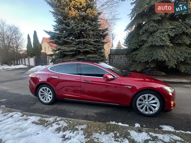 Лифтбек Tesla Model S 2015 в Киеве