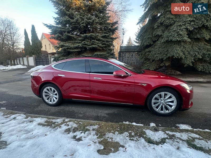 Лифтбек Tesla Model S 2015 в Киеве