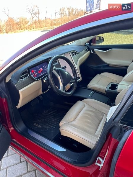 Ліфтбек Tesla Model S 2017 в Чернівцях