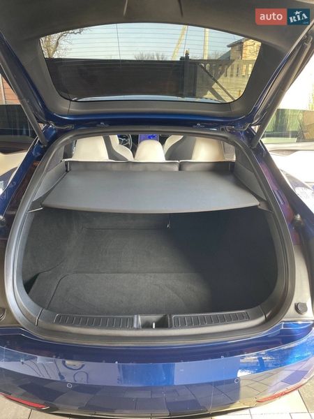 Лифтбек Tesla Model S 2019 в Днепре