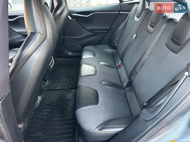 Лифтбек Tesla Model S 2013 в Луцке