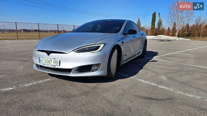Ліфтбек Tesla Model S 2016 в Луцьку