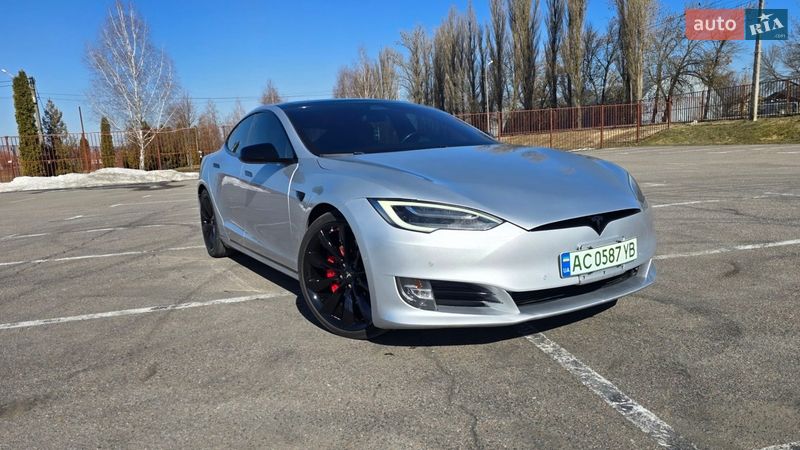 Ліфтбек Tesla Model S 2016 в Луцьку