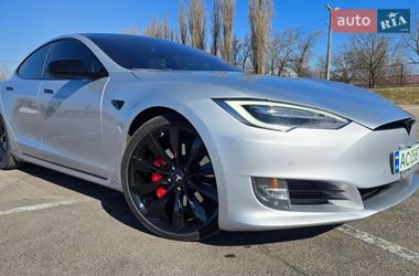 Лифтбек Tesla Model S 2016 в Луцке