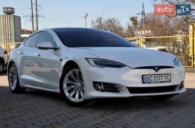 Лифтбек Tesla Model S 2017 в Львове