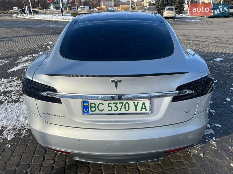 Лифтбек Tesla Model S 2013 в Львове