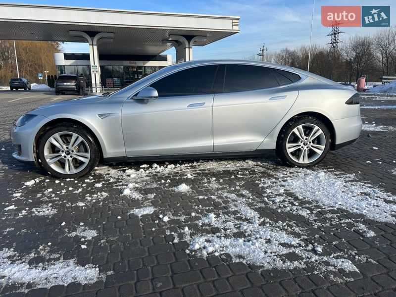 Лифтбек Tesla Model S 2013 в Львове