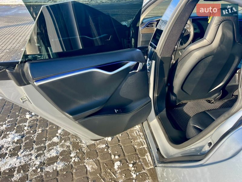 Лифтбек Tesla Model S 2013 в Львове