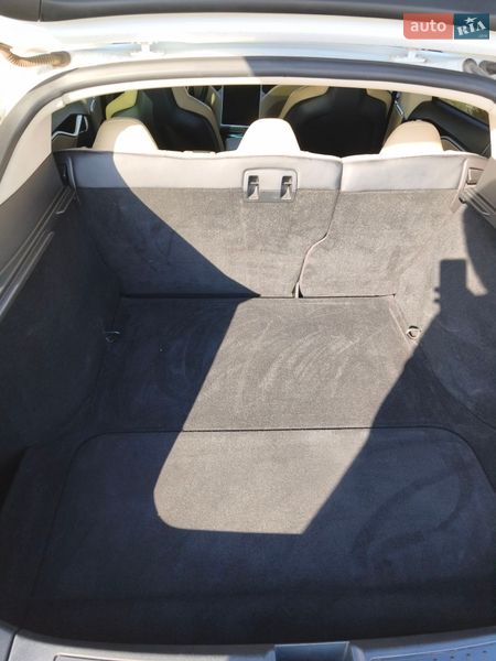 Лифтбек Tesla Model S 2014 в Львове