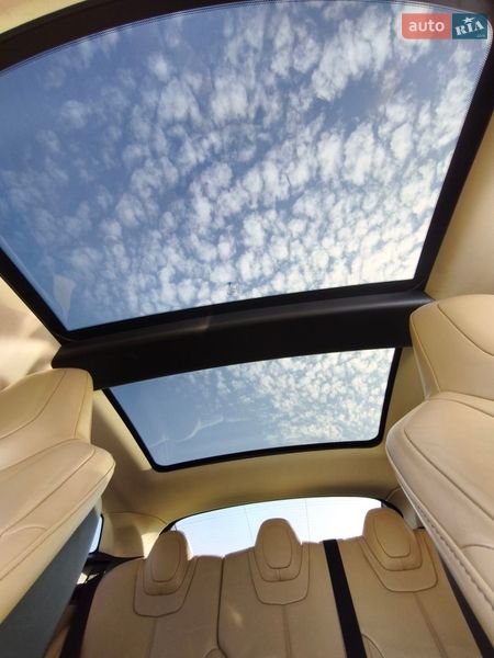 Лифтбек Tesla Model S 2014 в Львове