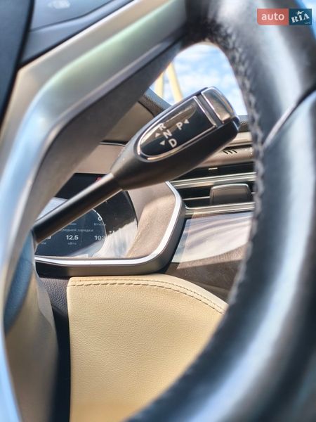 Лифтбек Tesla Model S 2014 в Львове