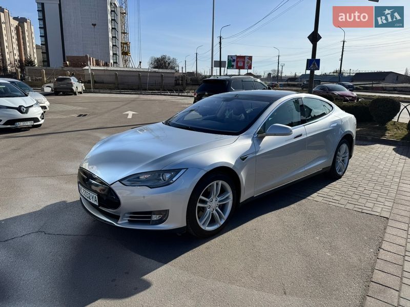 Ліфтбек Tesla Model S 2014 в Луцьку