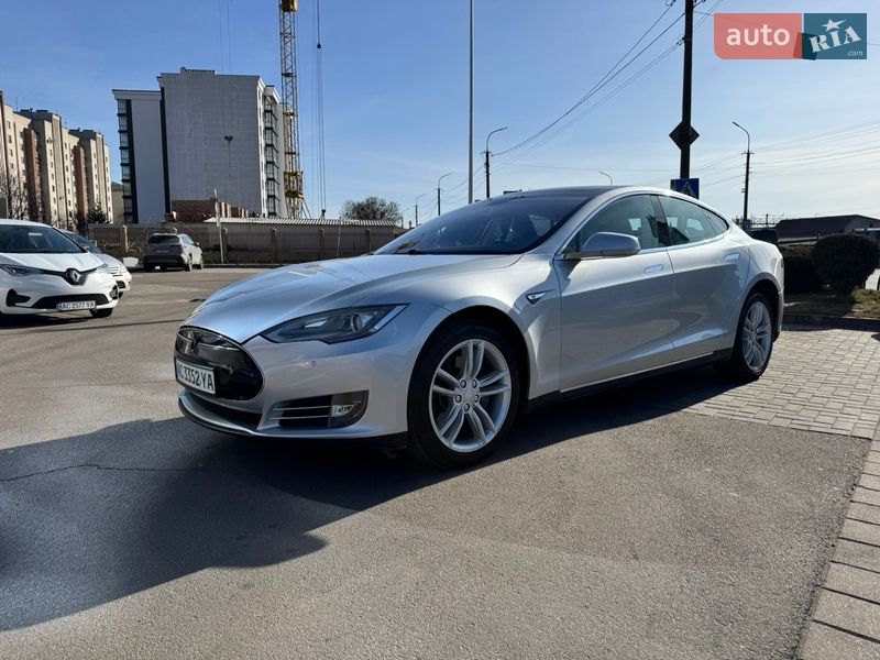 Ліфтбек Tesla Model S 2014 в Луцьку