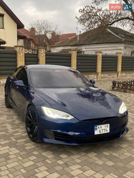 Лифтбек Tesla Model S 2017 в Николаеве