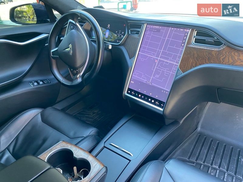 Лифтбек Tesla Model S 2017 в Николаеве