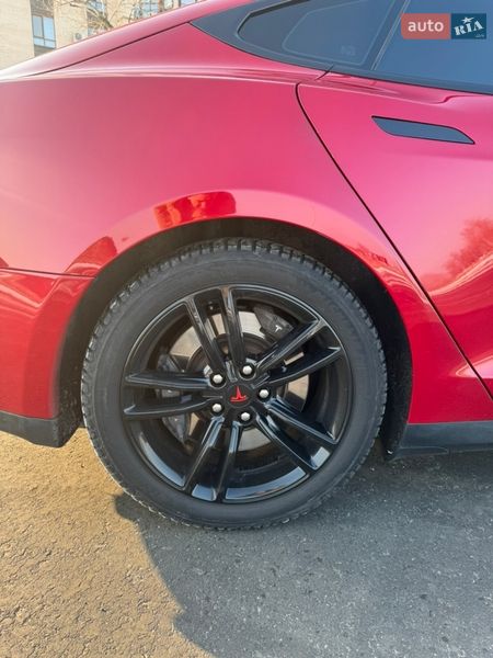 Ліфтбек Tesla Model S 2014 в Черкасах фото 27 Ліфтбек Tesla Model S 2014 в Черкасах