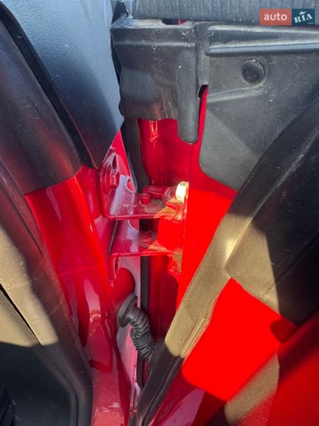 Ліфтбек Tesla Model S 2014 в Черкасах фото 37 Ліфтбек Tesla Model S 2014 в Черкасах