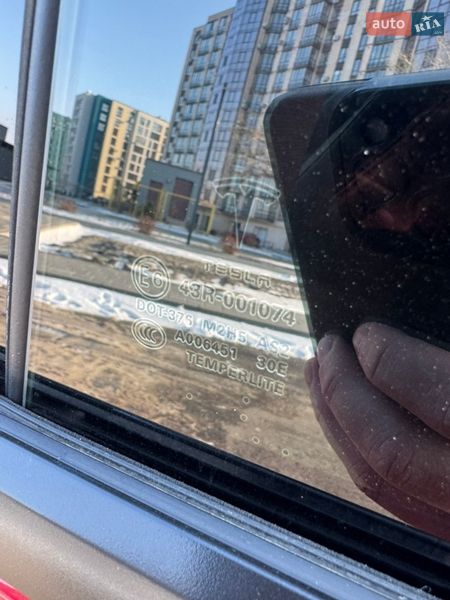 Ліфтбек Tesla Model S 2014 в Черкасах фото 44 Ліфтбек Tesla Model S 2014 в Черкасах