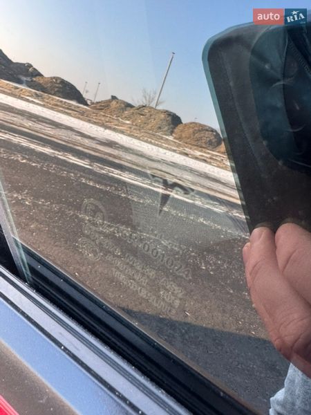 Ліфтбек Tesla Model S 2014 в Черкасах фото 49 Ліфтбек Tesla Model S 2014 в Черкасах