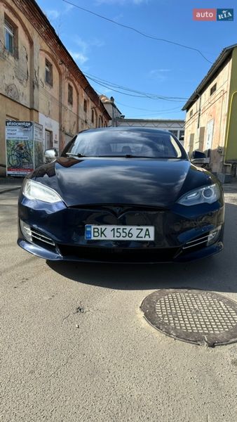 Лифтбек Tesla Model S 2015 в Львове