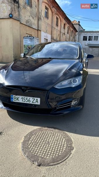 Лифтбек Tesla Model S 2015 в Львове