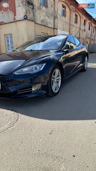 Лифтбек Tesla Model S 2015 в Львове