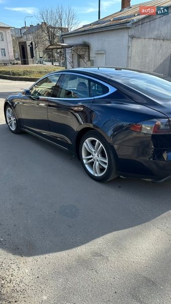 Лифтбек Tesla Model S 2015 в Львове