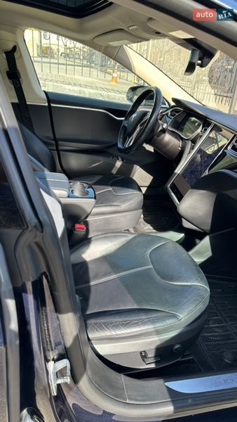 Лифтбек Tesla Model S 2015 в Львове