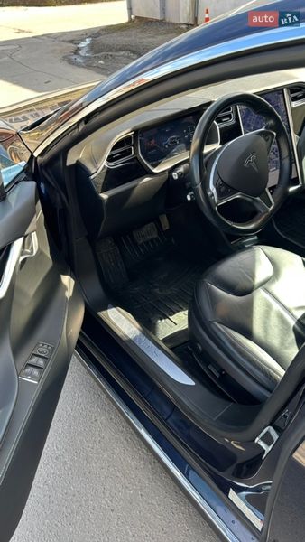 Лифтбек Tesla Model S 2015 в Львове