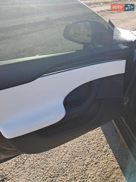 Лифтбек Tesla Model S 2021 в Коломые