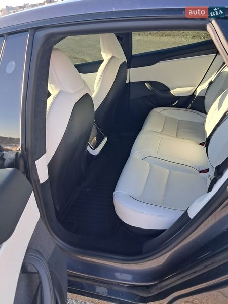 Лифтбек Tesla Model S 2021 в Коломые