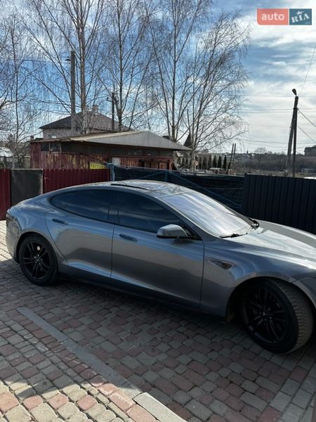 Лифтбек Tesla Model S 2013 в Львове
