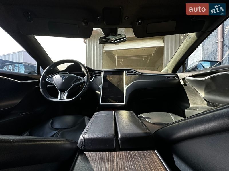 Лифтбек Tesla Model S 2013 в Львове