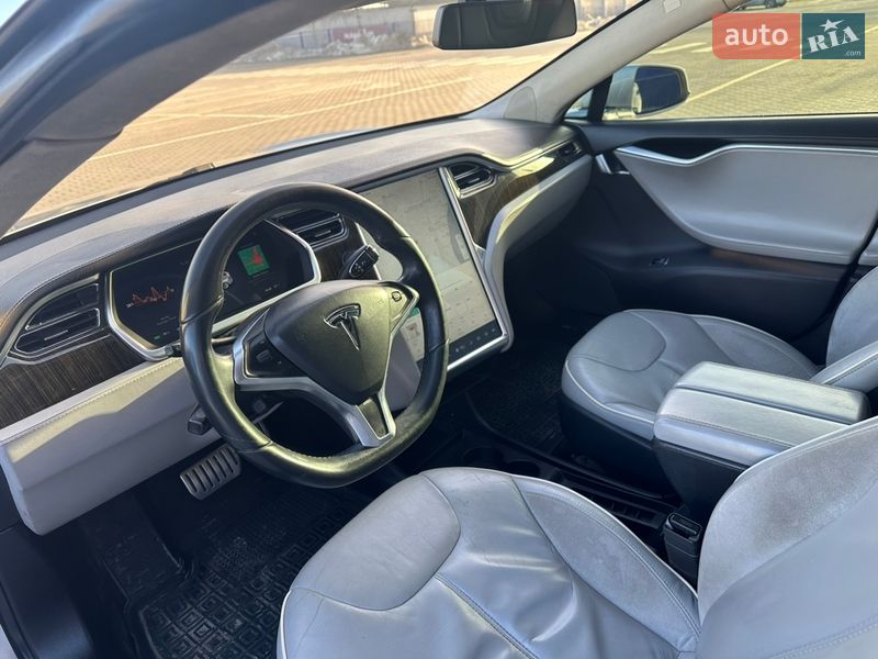 Ліфтбек Tesla Model S 2013 в Тернополі