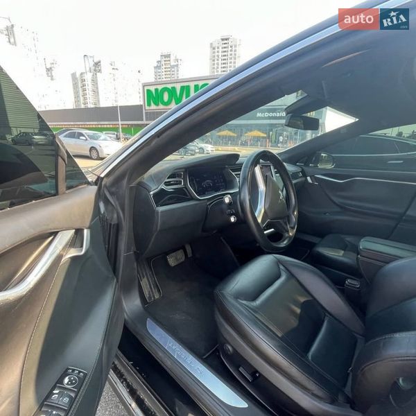 Лифтбек Tesla Model S 2015 в Львове