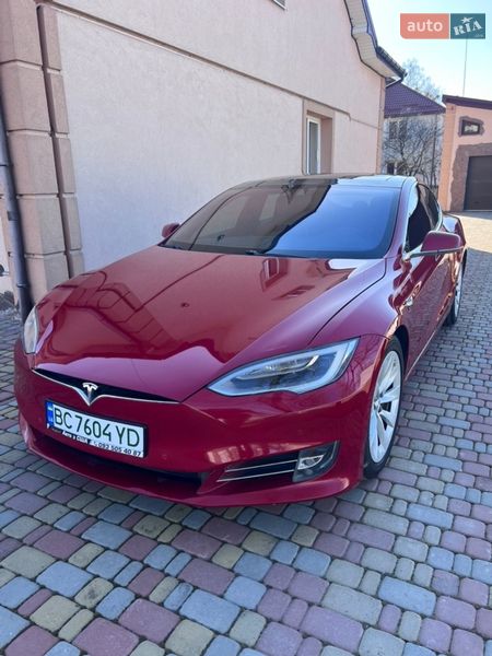 Лифтбек Tesla Model S 2016 в Львове