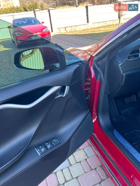 Лифтбек Tesla Model S 2016 в Львове