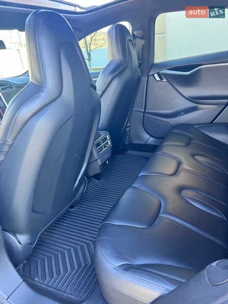 Лифтбек Tesla Model S 2016 в Львове