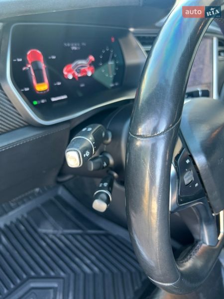 Лифтбек Tesla Model S 2016 в Львове