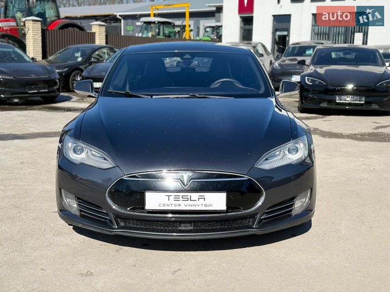 Лифтбек Tesla Model S 2015 в Виннице