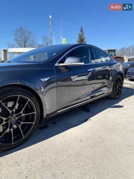 Лифтбек Tesla Model S 2015 в Виннице