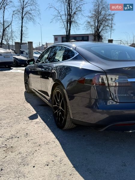 Лифтбек Tesla Model S 2015 в Виннице