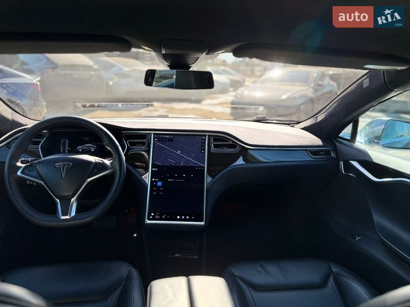 Лифтбек Tesla Model S 2015 в Виннице