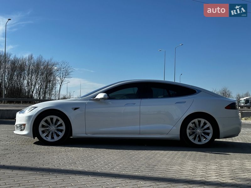 Ліфтбек Tesla Model S 2016 в Львові