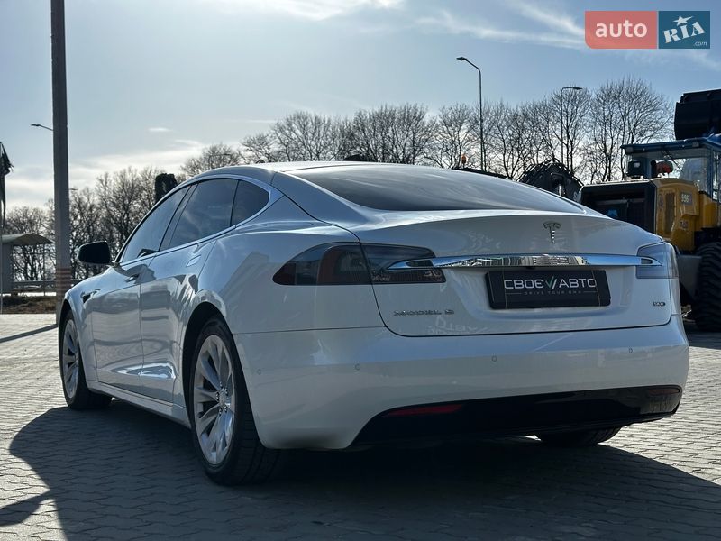 Ліфтбек Tesla Model S 2016 в Львові