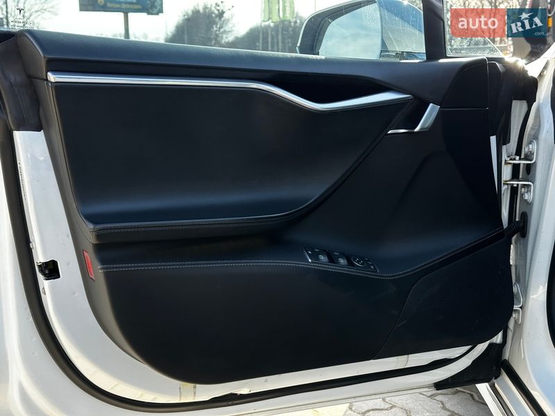 Ліфтбек Tesla Model S 2016 в Львові