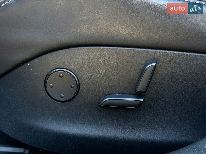 Ліфтбек Tesla Model S 2016 в Львові