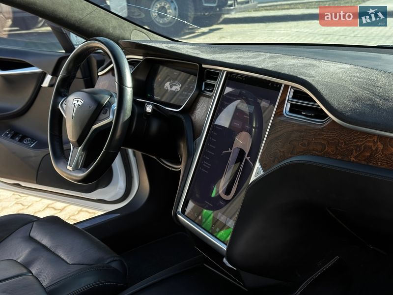 Ліфтбек Tesla Model S 2016 в Львові