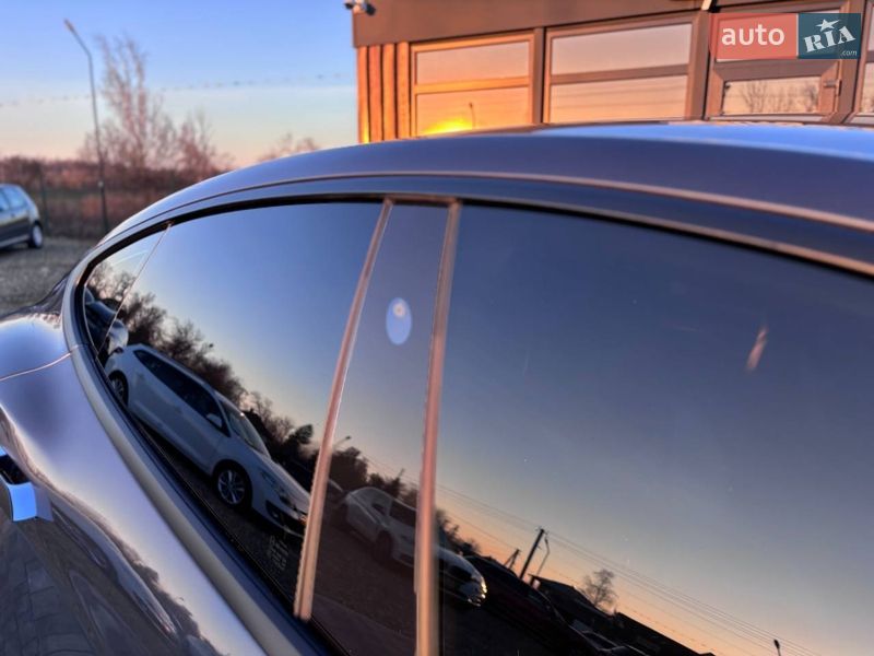 Лифтбек Tesla Model S 2017 в Коломые