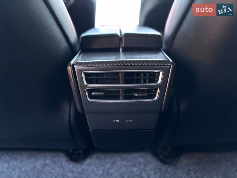 Лифтбек Tesla Model S 2017 в Коломые